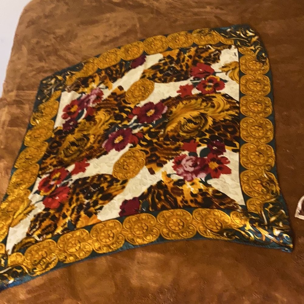 Lot of scars and bandanna. Beautiful head scarves from brands honey, echo, - Picture 7 of 12